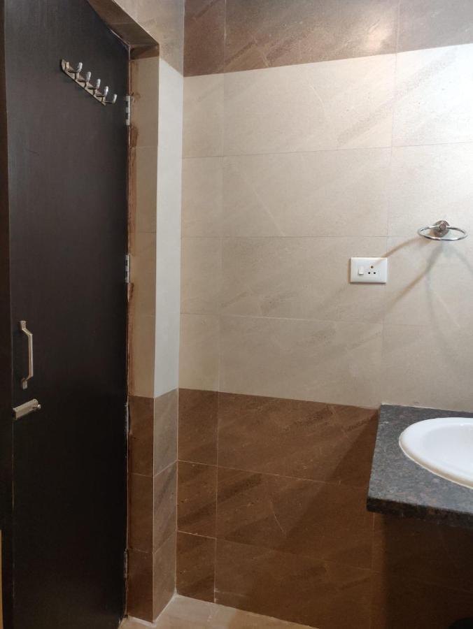 Studio Apartment By Leela Homes Арпора Екстериор снимка